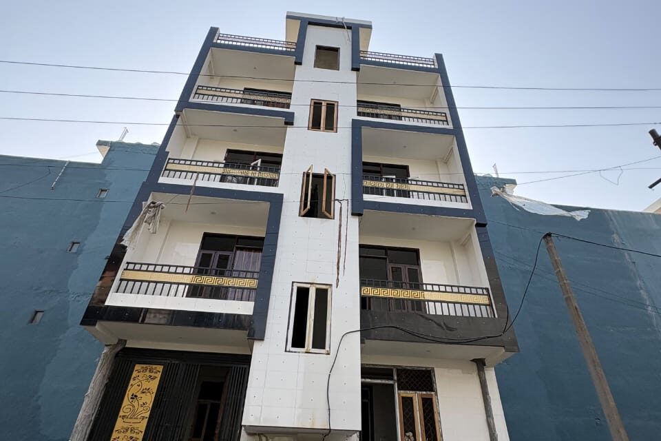 2 BHK Flat for Sale in DLF Ankur Vihar